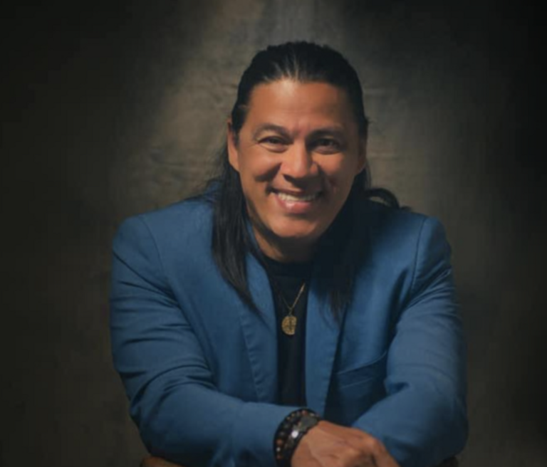 UN CONCIERTO CON CORAZÓNCOLOMBIA CELEBRA SU INDEPENDENCIA EN COSTA RICA Y BRINDA SU ESCENARIO A ERICK LEÓN PARA APOYARLO TRAS EL ROBO DE SUS INSTRUMENTOS